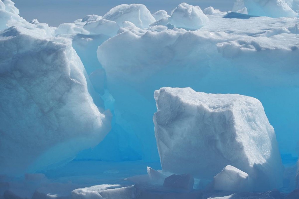 The amazing &quot;blue&quot; ice is eseen verywhere